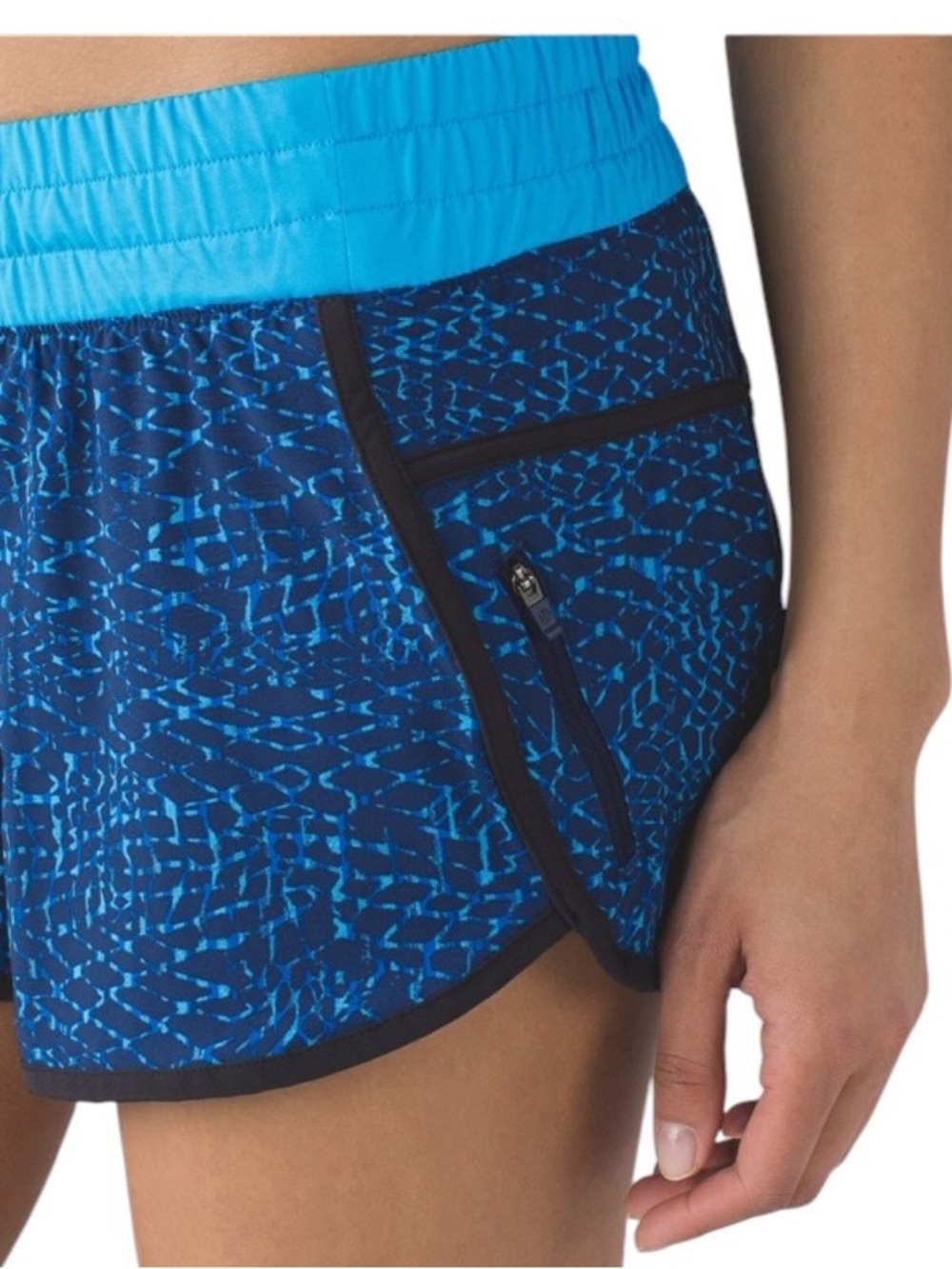 Lululemon Tracker Short III Samba Snake Kayak Blue Hero Blue / Kayak Blue Sz 6